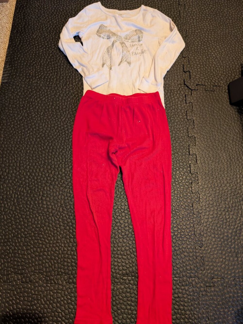 100% cotton Pajama long sleeve and pants says Merry and Bright size 7 red white